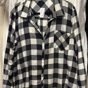 Maurices Black and White Relaxed Button Down Shirt